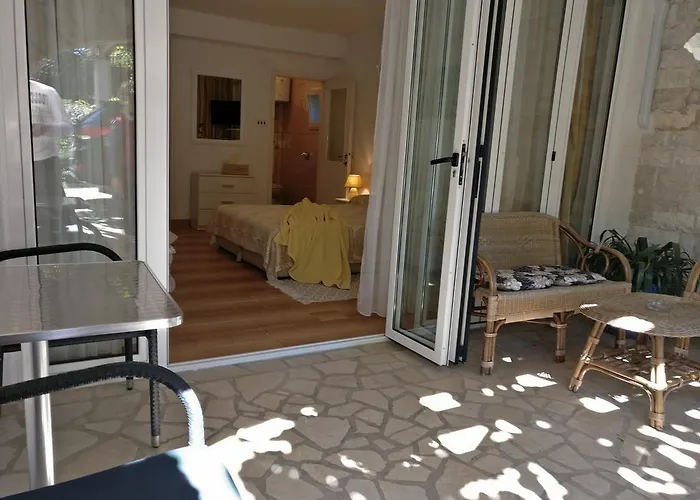 Ana - * Rovinj