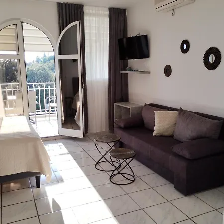 Appartement Ana - *