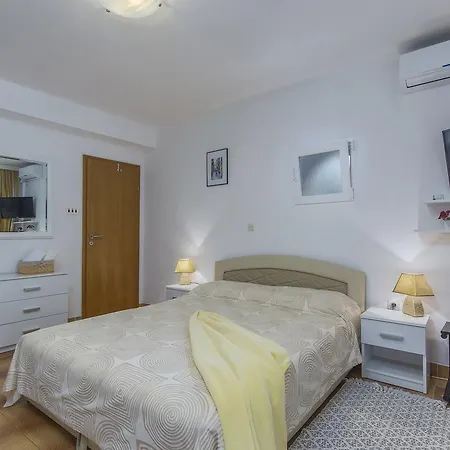 Ana - Apartment